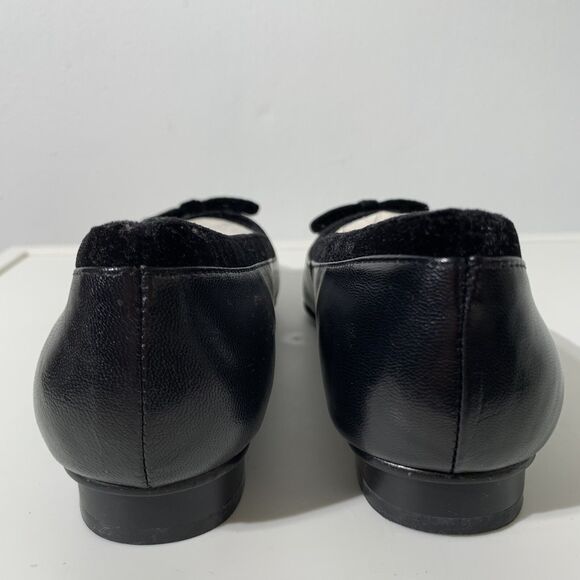 Newport news black leather velvet with bow pointy flat shoes size 7 B - Picture 5 of 7